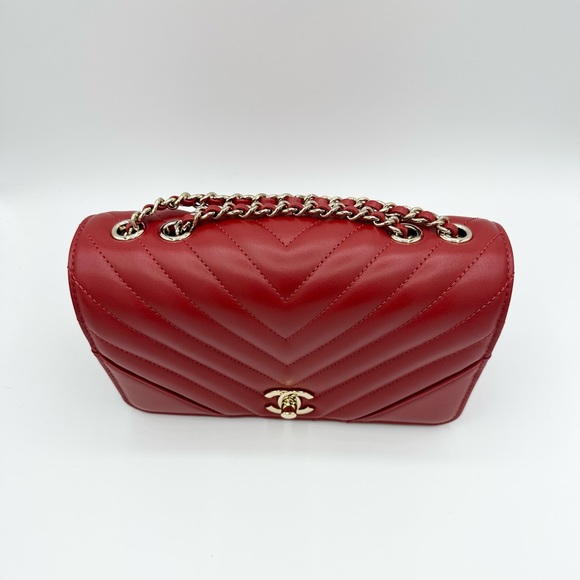 This is a 100% authentic CHANEL Calfskin Chevron Small Flap handbag in 19A Red. - Picture 7 of 16